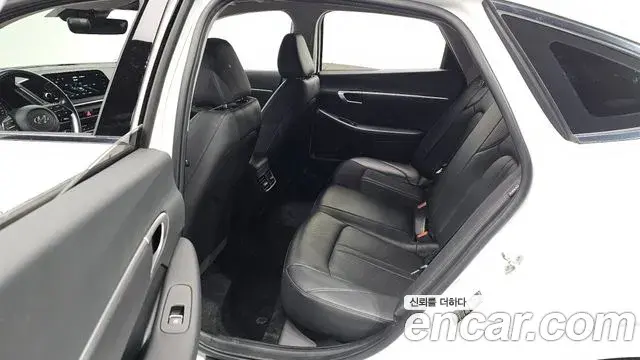 Hyundai Sonata Hybrid 2022 — Photo 9/20