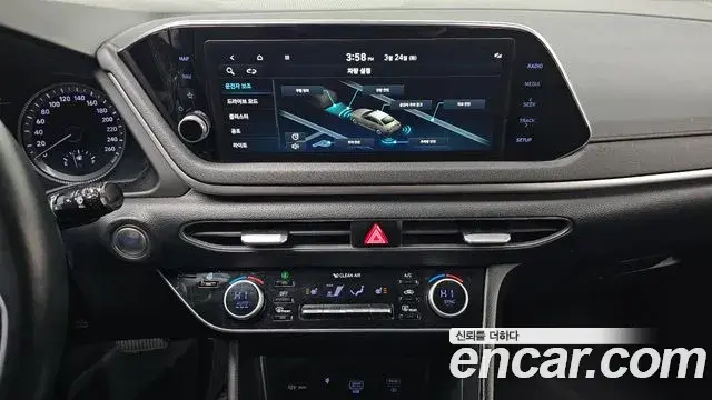 Hyundai Sonata Hybrid 2022 — Photo 15/20