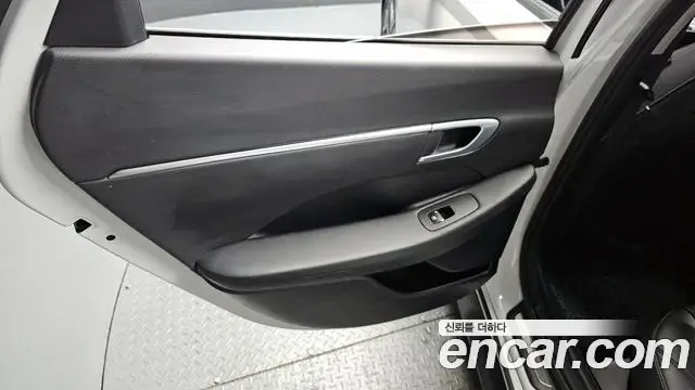 Hyundai Sonata Hybrid 2019 — ფოტო 9/32