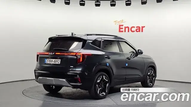 Kia Seltos 2023 — Şəkil 16/20