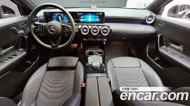 Mercedes-Benz A-Class 2020 — Photo 3/20