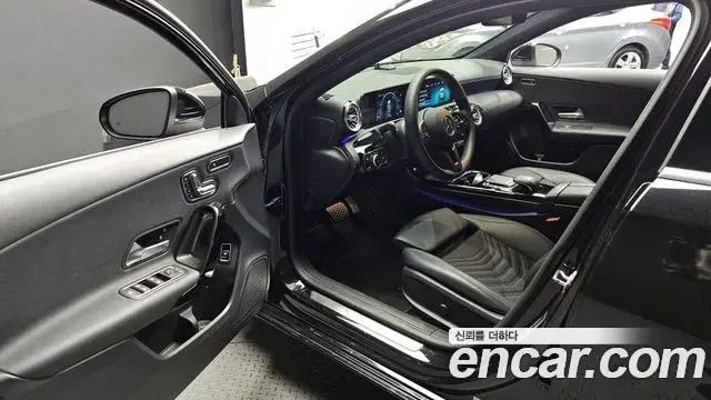 Mercedes-Benz A-Class 2020 — Photo 5/20