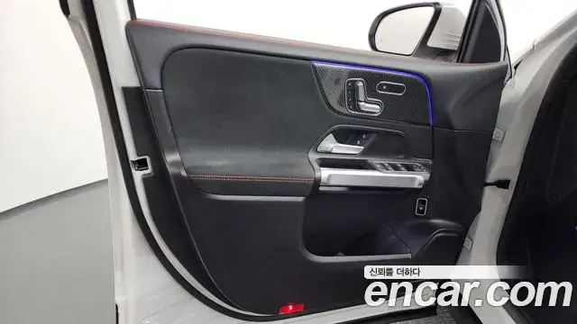 Mercedes-Benz GLB-Class 2020 — ფოტო 20/34