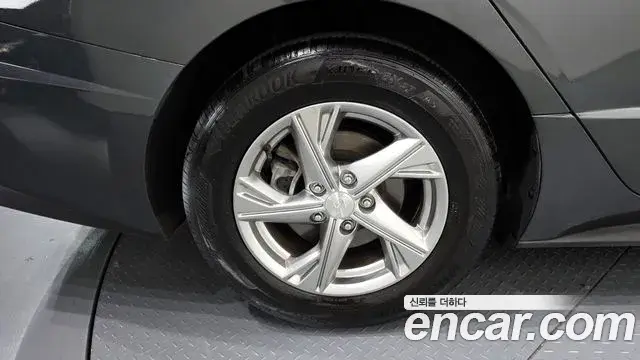 Hyundai Sonata Hybrid 2019 — Photo 10/30