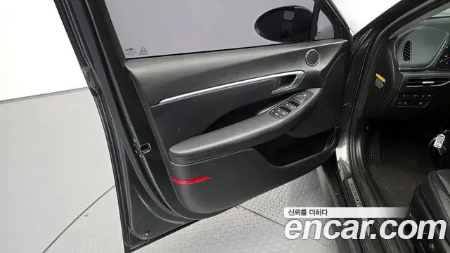 Hyundai Sonata Hybrid 2019 — Photo 16/30