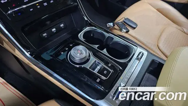 Kia Carnival 2022 — Şəkil 28/31
