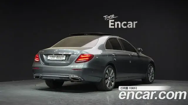 Mercedes-Benz E-Class 2019 — Photo 4/20