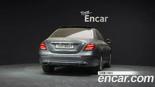 Mercedes-Benz E-Class 2019 — Photo 5/20