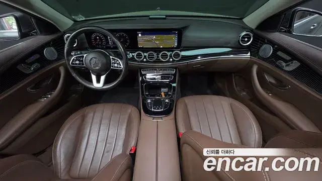 Mercedes-Benz E-Class 2019 — Photo 6/20
