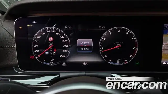 Mercedes-Benz E-Class 2019 — Photo 7/20