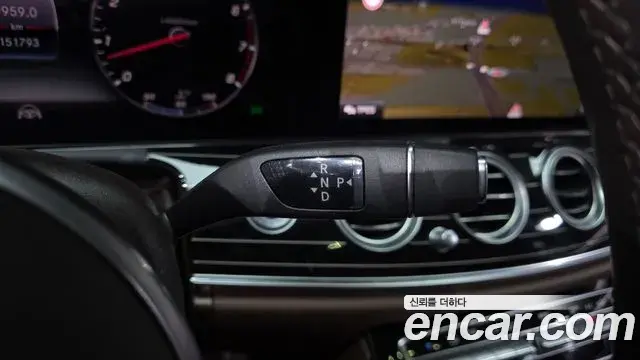Mercedes-Benz E-Class 2019 — Photo 19/20