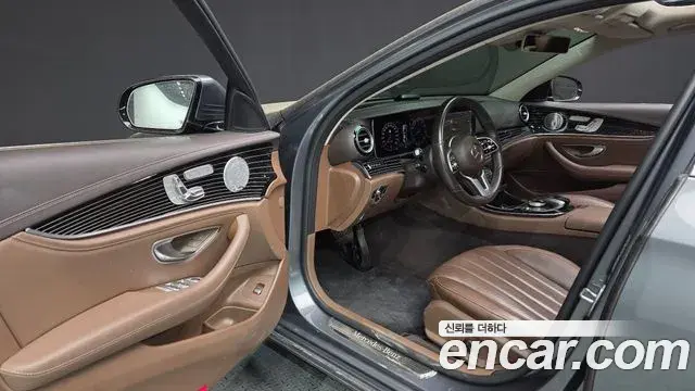 Mercedes-Benz E-Class 2019 — Photo 16/20