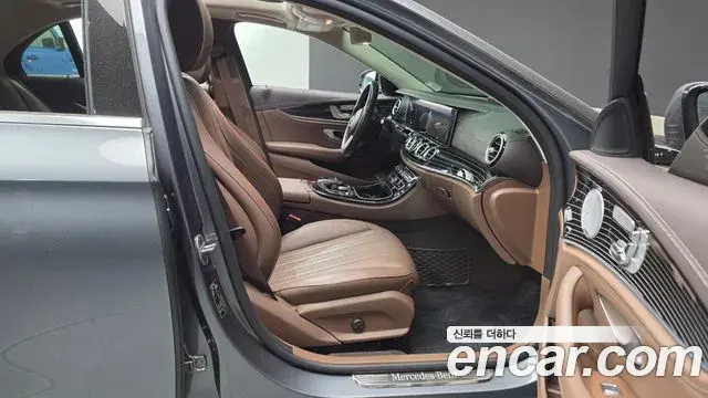 Mercedes-Benz E-Class 2019 — Photo 14/20