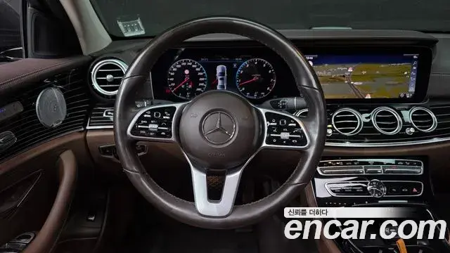 Mercedes-Benz E-Class 2019 — Photo 20/20