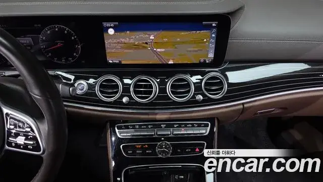 Mercedes-Benz E-Class 2019 — Photo 15/20