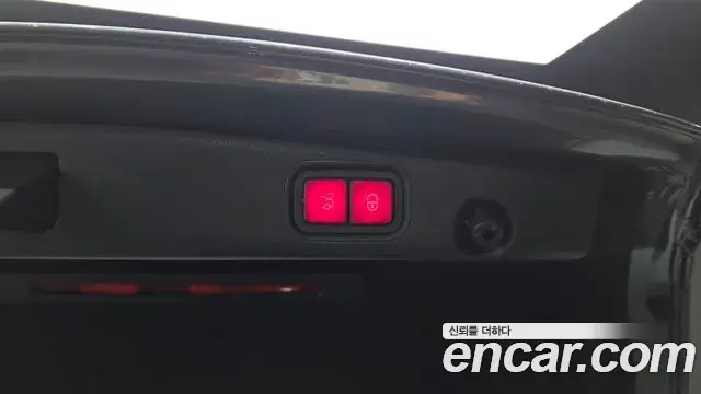 Mercedes-Benz E-Class 2019 — Photo 18/20