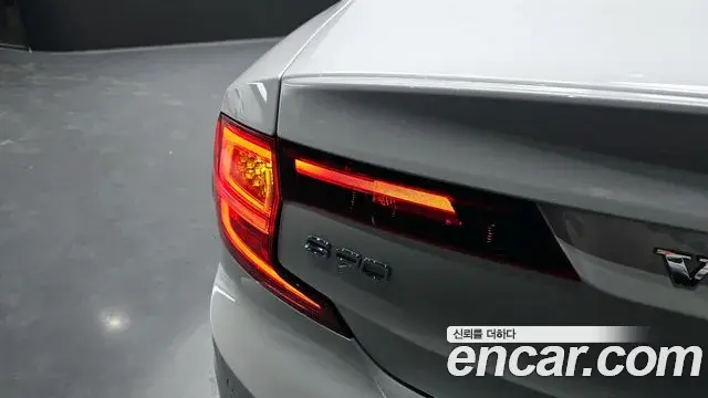 Volvo S90 2019 — Şəkil 15/30