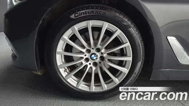 BMW 5 Series 2019 — Photo 18/20