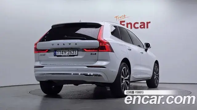 Volvo XC60 2023 — Şəkil 12/32