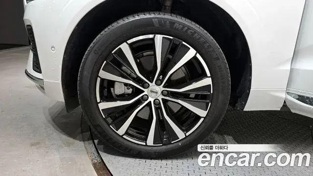 Volvo XC60 2023 — Şəkil 21/32