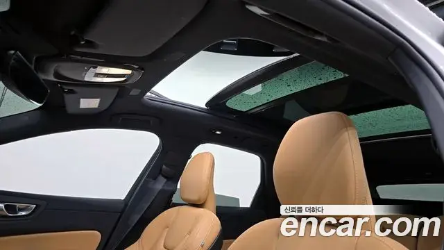 Volvo XC60 2023 — Şəkil 19/32