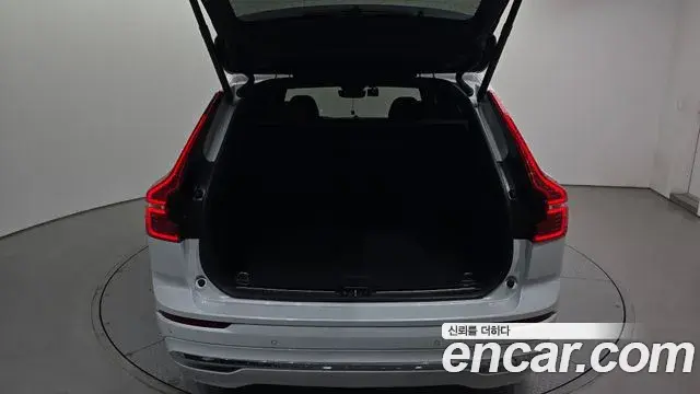 Volvo XC60 2023 — Şəkil 1/32