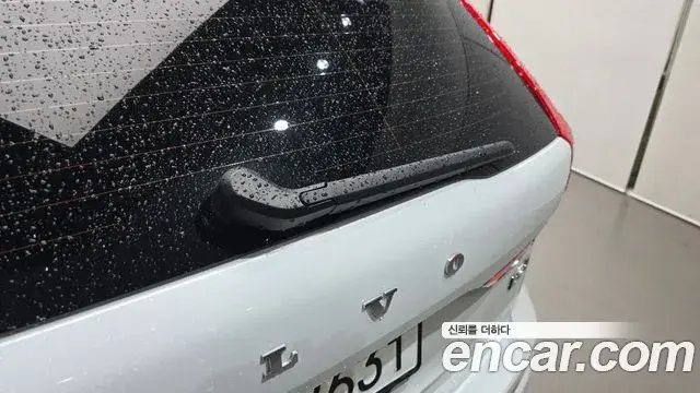 Volvo XC60 2023 — Şəkil 27/32