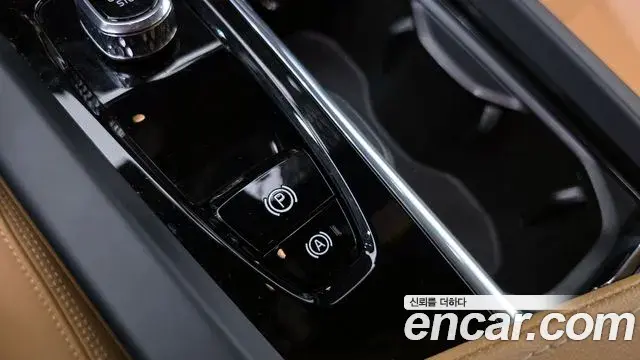 Volvo XC60 2023 — Şəkil 26/32