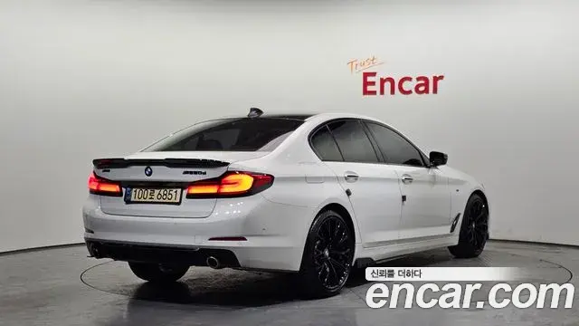 BMW 5 Series 2018 — Şəkil 13/20