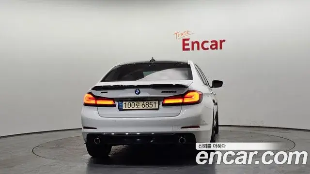 BMW 5 Series 2018 — Şəkil 7/20