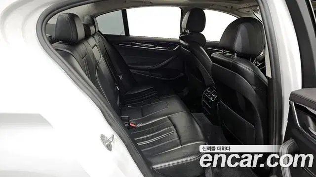 BMW 5 Series 2018 — Şəkil 2/20
