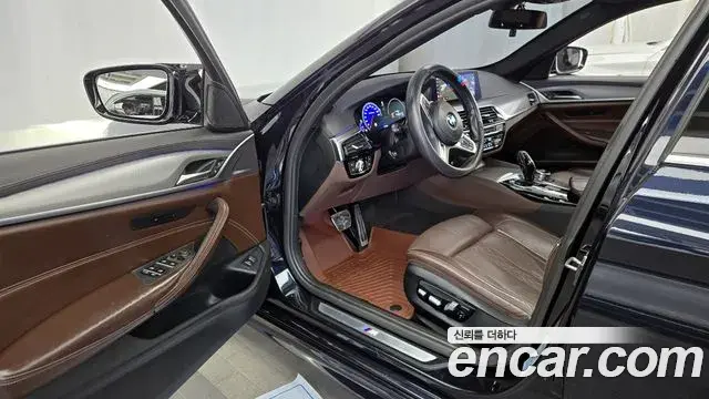 BMW 5 Series 2019 — Photo 7/20