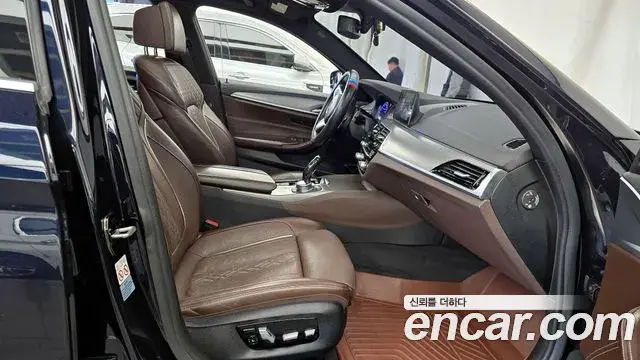 BMW 5 Series 2019 — Photo 16/20