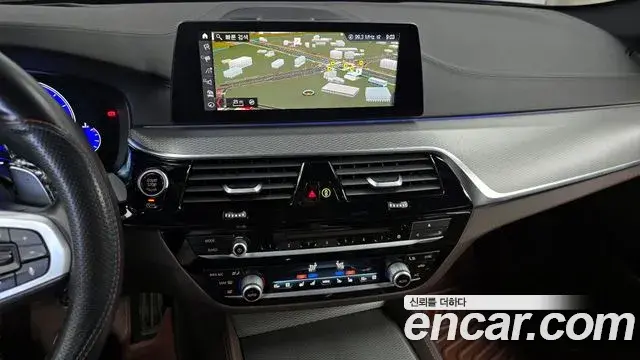 BMW 5 Series 2019 — Photo 15/20