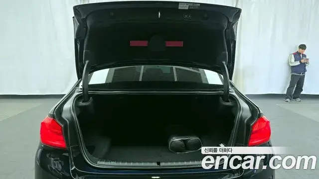 BMW 5 Series 2019 — Photo 17/20