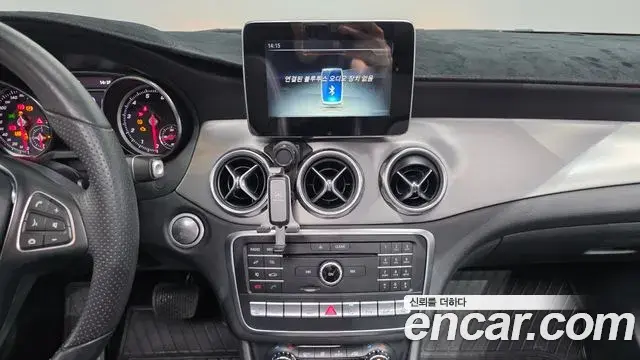 Mercedes-Benz GLA-Class 2018 — ფოტო 20/30
