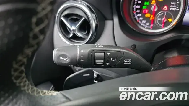 Mercedes-Benz GLA-Class 2018 — ფოტო 19/30