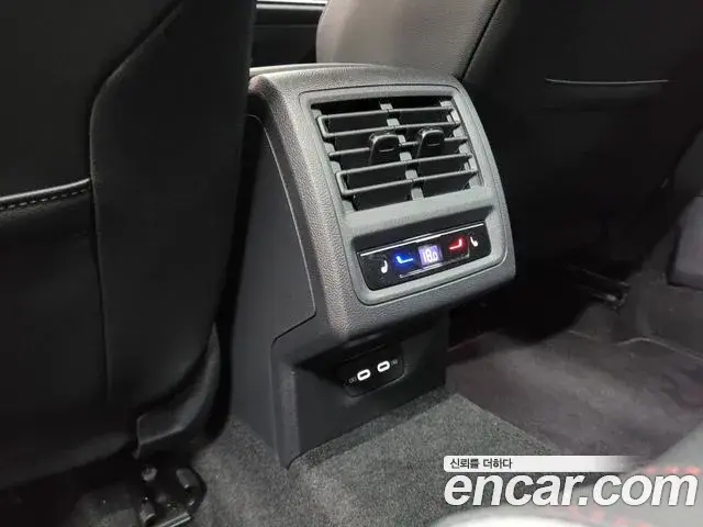 Volkswagen Golf 2023 — Şəkil 18/20