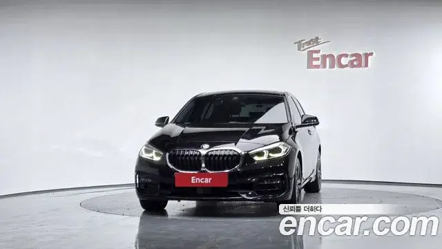 BMW 1 Series 2021 — ფოტო 28/31