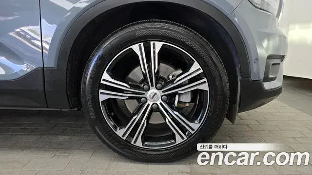 Volvo XC40 2021 — Photo 22/34