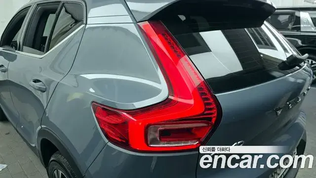 Volvo XC40 2021 — Photo 23/34
