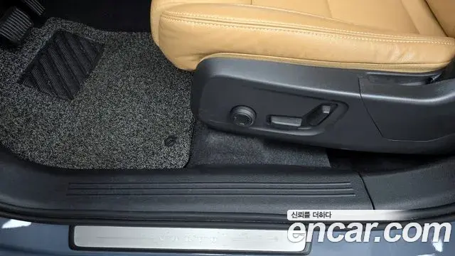Volvo XC40 2021 — Photo 12/34