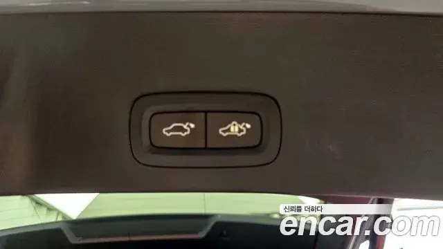 Volvo XC40 2021 — Photo 17/34