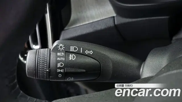 Volvo XC40 2021 — Photo 18/34