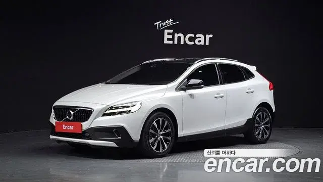 Volvo V40 Cross Country 2019 — Photo 9/20
