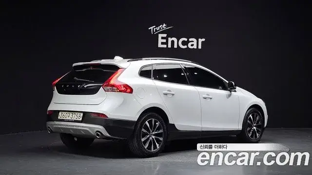Volvo V40 Cross Country 2019 — Photo 20/20