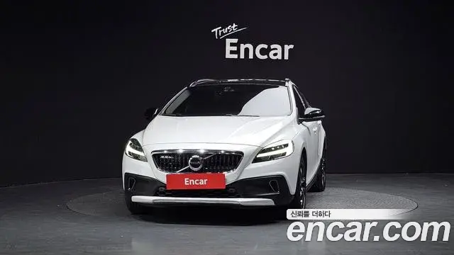 Volvo V40 Cross Country 2019 — Photo 15/20
