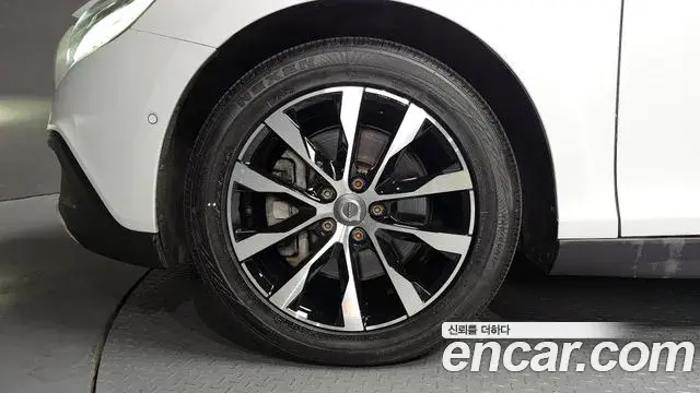 Volvo V40 Cross Country 2019 — Photo 16/20