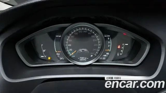 Volvo V40 Cross Country 2019 — Photo 5/20