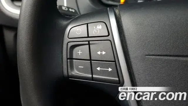 Volvo V40 Cross Country 2019 — Photo 12/20